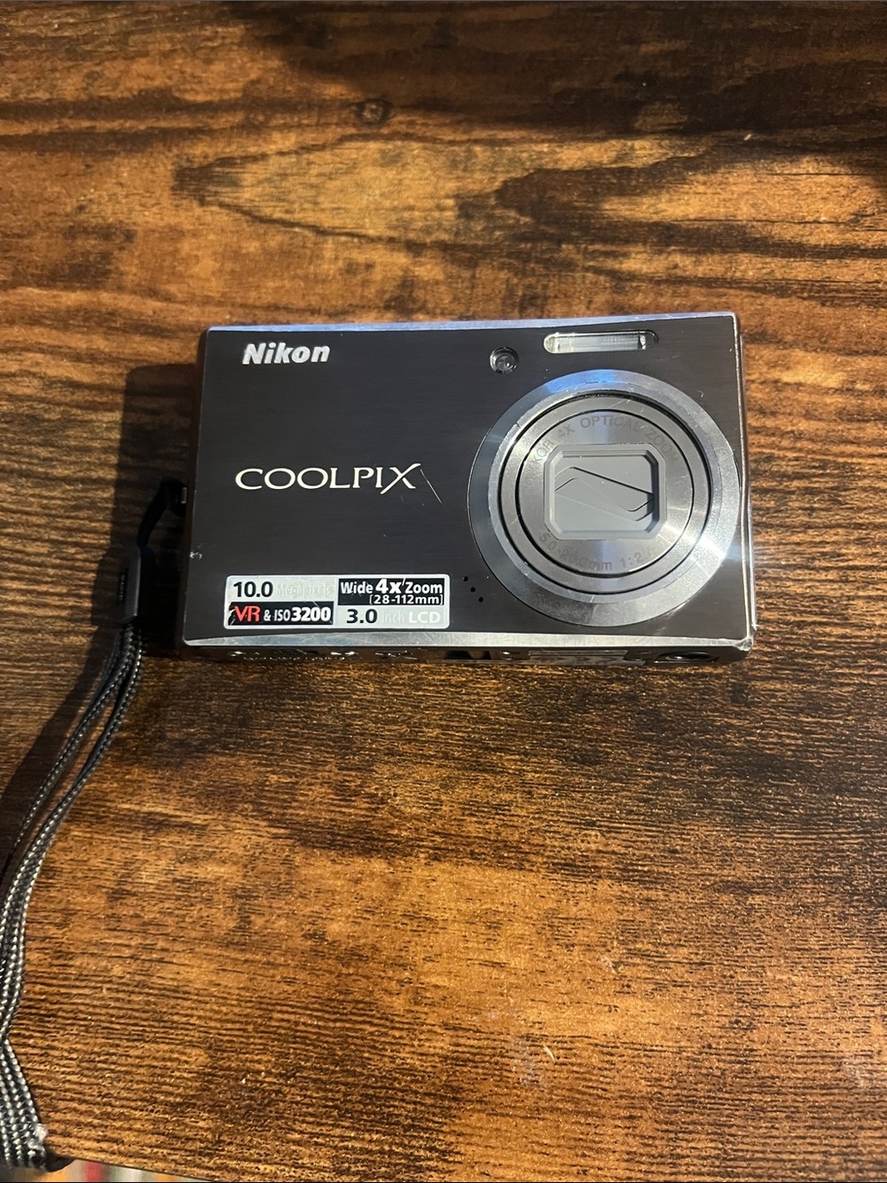 Nikon COOLPIX Compact Digital Camera - Black/Silver (FOR PARTS) incl. charger